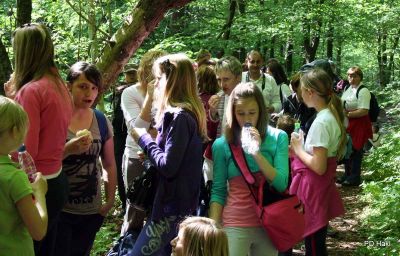 Na poti smo se ustavljali po potrebi in ni ga boljšega, ko vzameš iz nahrbtnika svoje dobrote 
