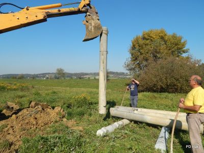 Drago_Lipic_Postavitev_temeljev_za_plezalno_steno_PD_Hakl_2018-011.JPG