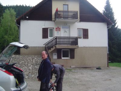 Drago Lipič - Pohod na Košenjak 24. maj 2008.
KOŠENJAK (1522 m) je skrajni odrastek Golice, gorovja severno od Drave, med Vičem in Muto, ki se na drugi strani državne meje širi proti severu med Labodsko dolino na zahodu in Graško kotlino na vzhodu.
Ključne besede: Drago Lipič Košenjak maj