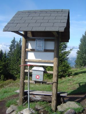 Drago Lipič - Pohod na Košenjak 24. maj 2008.
KOŠENJAK (1522 m) je skrajni odrastek Golice, gorovja severno od Drave, med Vičem in Muto, ki se na drugi strani državne meje širi proti severu med Labodsko dolino na zahodu in Graško kotlino na vzhodu.
Ključne besede: Drago Lipič Košenjak maj