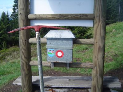 Drago Lipič - Pohod na Košenjak 24. maj 2008.
KOŠENJAK (1522 m) je skrajni odrastek Golice, gorovja severno od Drave, med Vičem in Muto, ki se na drugi strani državne meje širi proti severu med Labodsko dolino na zahodu in Graško kotlino na vzhodu.
Ključne besede: Drago Lipič Košenjak maj